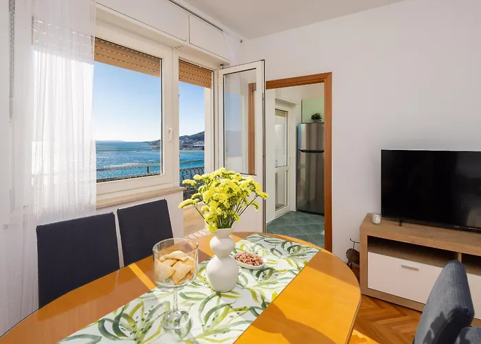 Sunny Nora 오미스